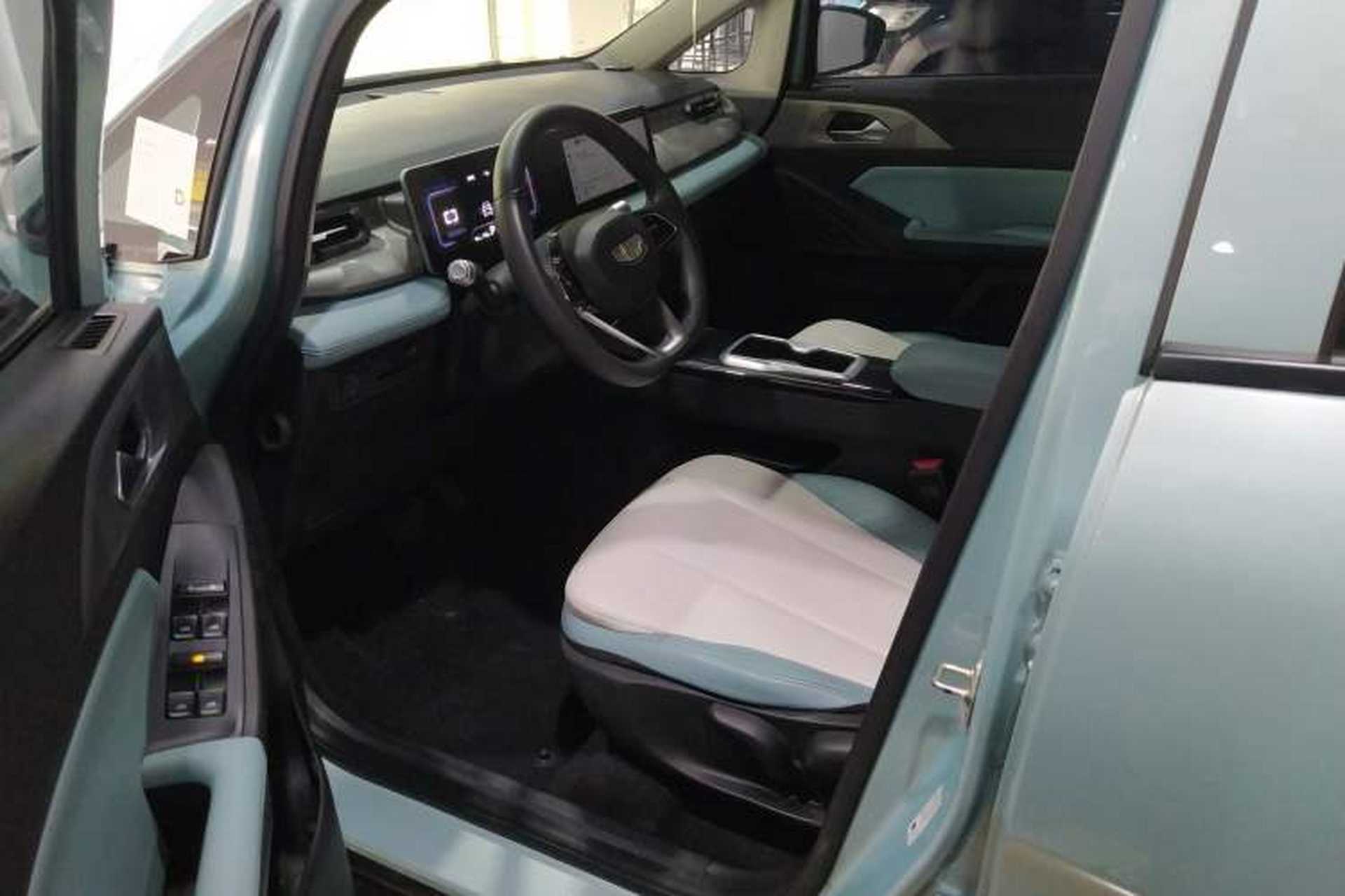 Used Geometry E Firefly 2024 301km Starlight Interior 4