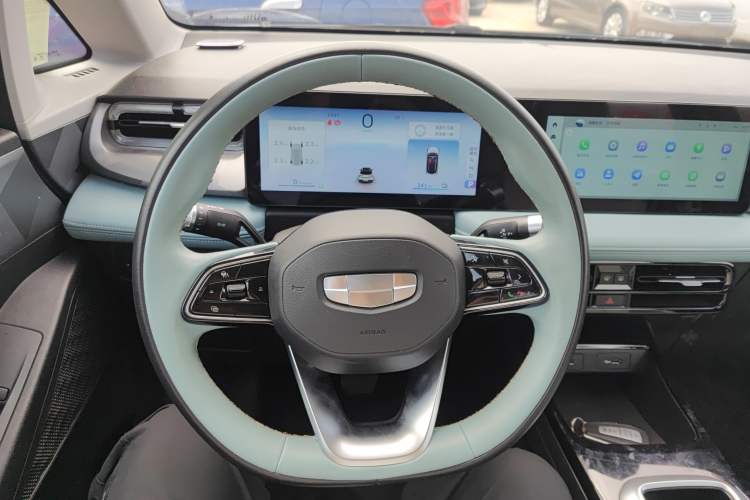 Used Geometry E Firefly 2024 401 km Fluorescent Interior 4