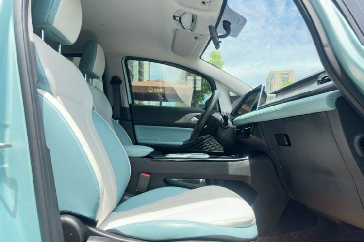 Used Geometry E Firefly 2024 301km Starlight Interior 4