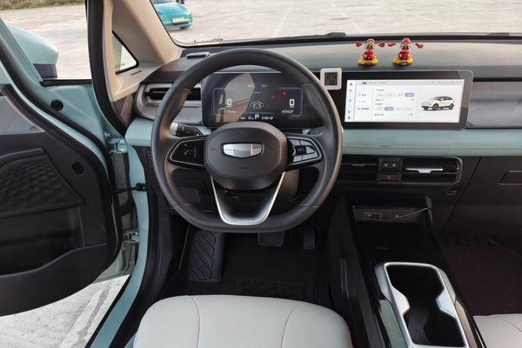Used Geometry E Firefly 2024 301km Starlight Interior 6