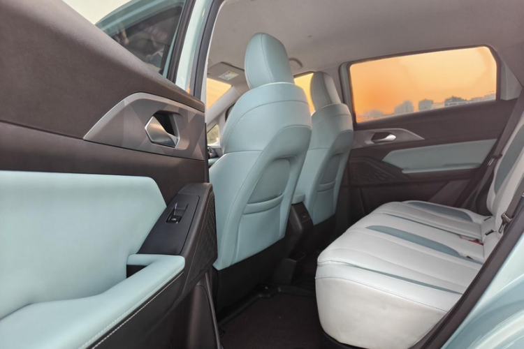 Used Geometry E Firefly 2024 301km Starlight Interior 7