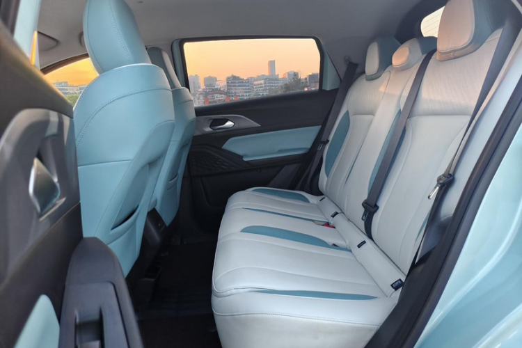 Used Geometry E Firefly 2024 301km Starlight Interior 8