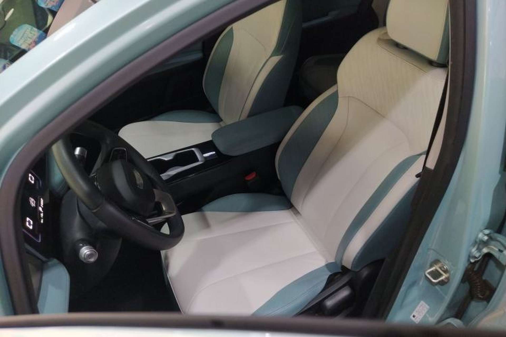 Used Geometry E Firefly 2024 301km Starlight Left Front Seat
