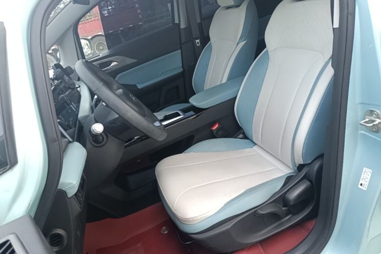 Used Geometry E Firefly 2024 301km Starlight Left Front Seat