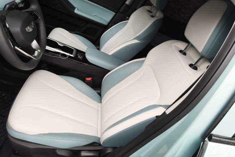 Used Geometry E Firefly 2024 301km Starlight Left Front Seat