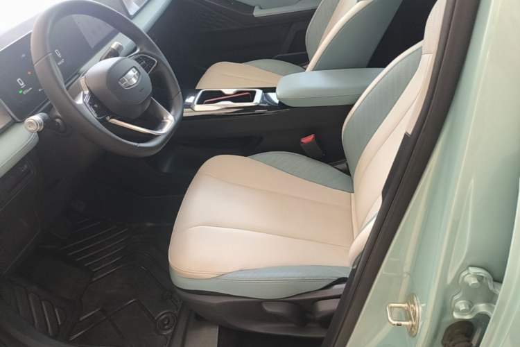 Used Geometry E Firefly 2024 301km Starlight Left Front Seat