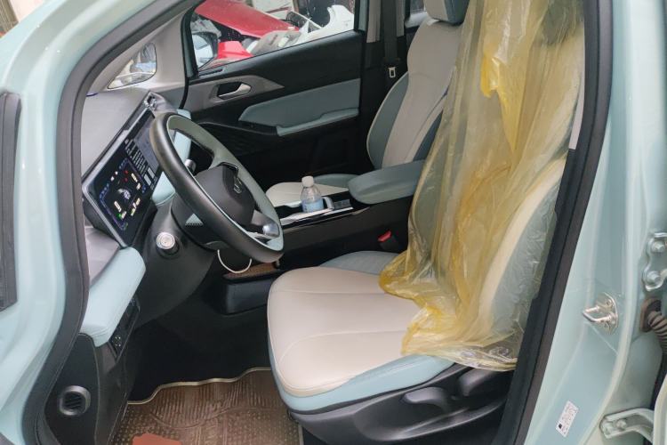 Used Geometry E Firefly 2024 401 km Fluorescent Left Front Seat
