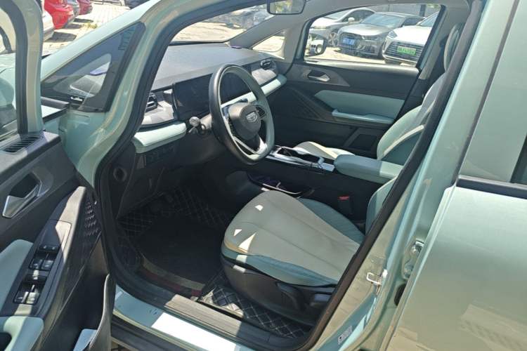 Used Geometry E Firefly 2024 401 km Fluorescent Left Front Seat