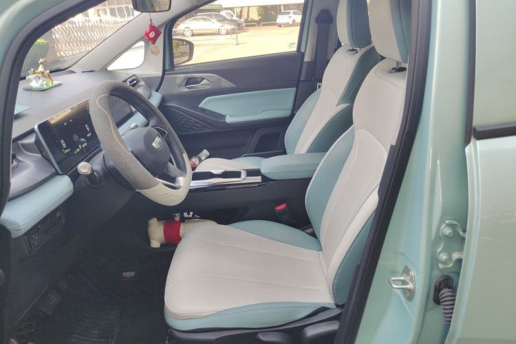 Used Geometry E Firefly 2024 301km Starlight Left Front Seat