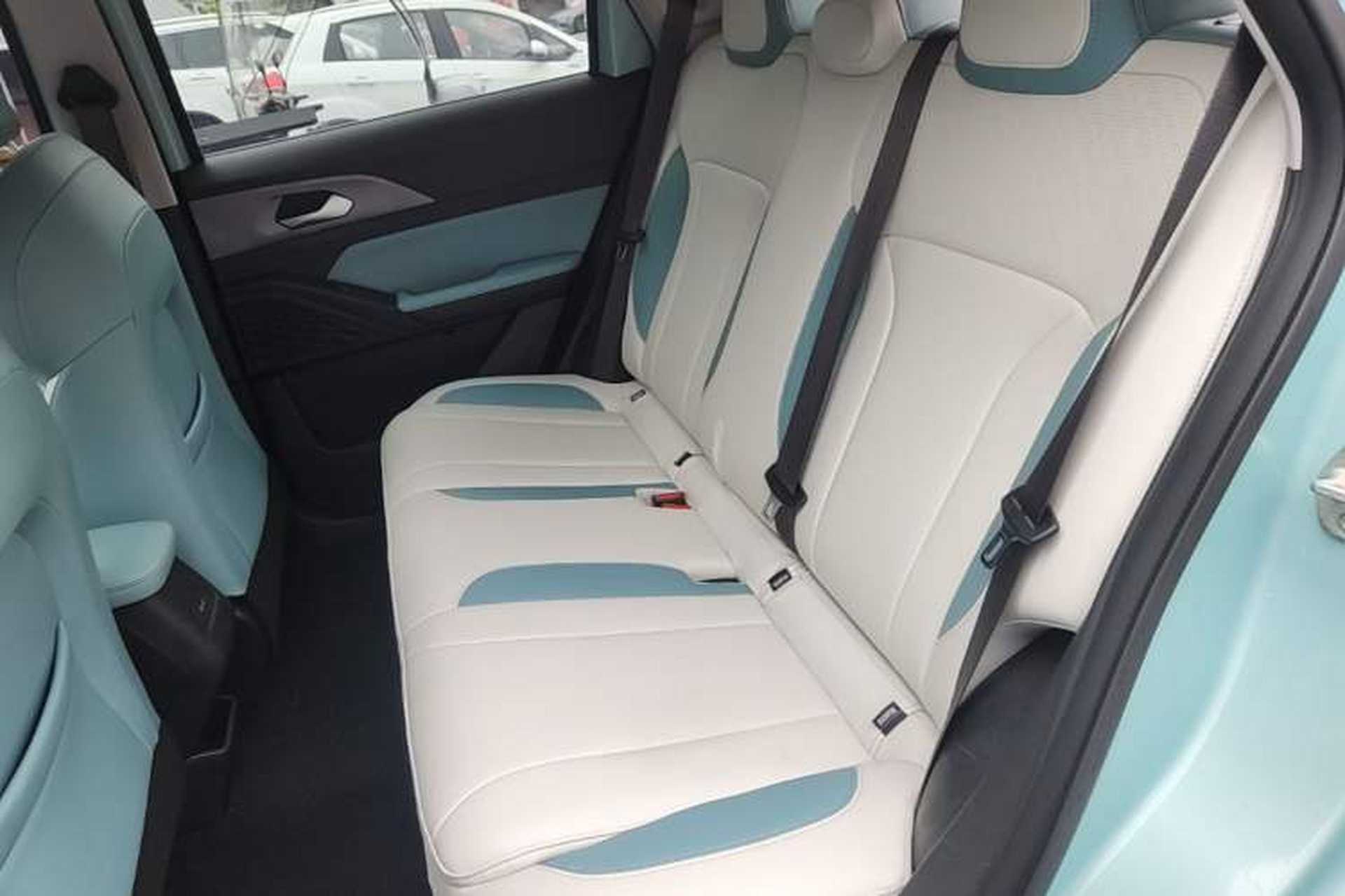 Used Geometry E Firefly 2024 401km Starlight Left Rear Seat