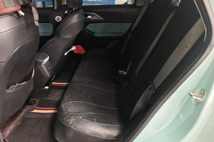 Used Geometry E Firefly 2024 401km Starlight Left Rear Seat
