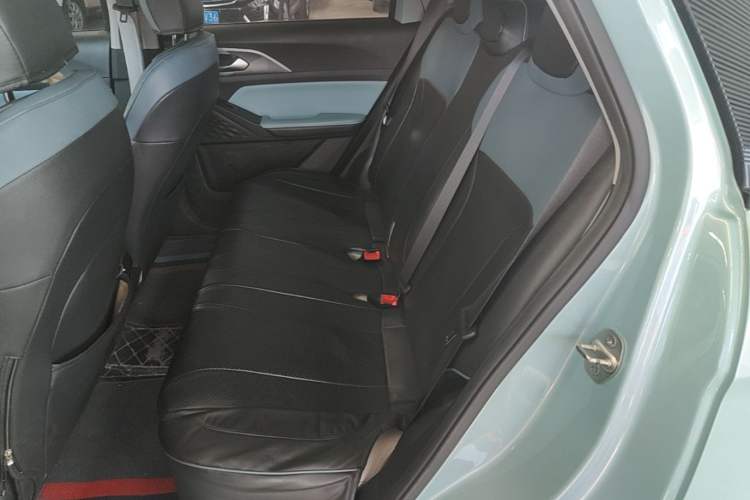 Used Geometry E Firefly 2024 301km Starlight Left Rear Seat