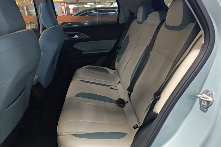 Used Geometry E Firefly 2024 401 km Fluorescent Left Rear Seat