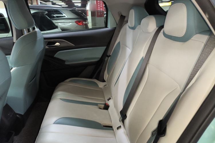 Used Geometry E Firefly 2024 401 km Fluorescent Left Rear Seat