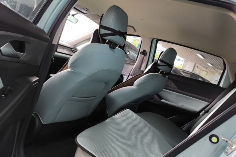 Used Geometry E Firefly 2024 401 km Fluorescent Left Rear Seat