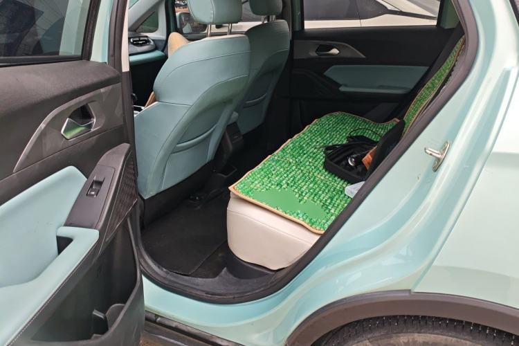 Used Geometry E Firefly 2024 401 km Fluorescent Left Rear Seat