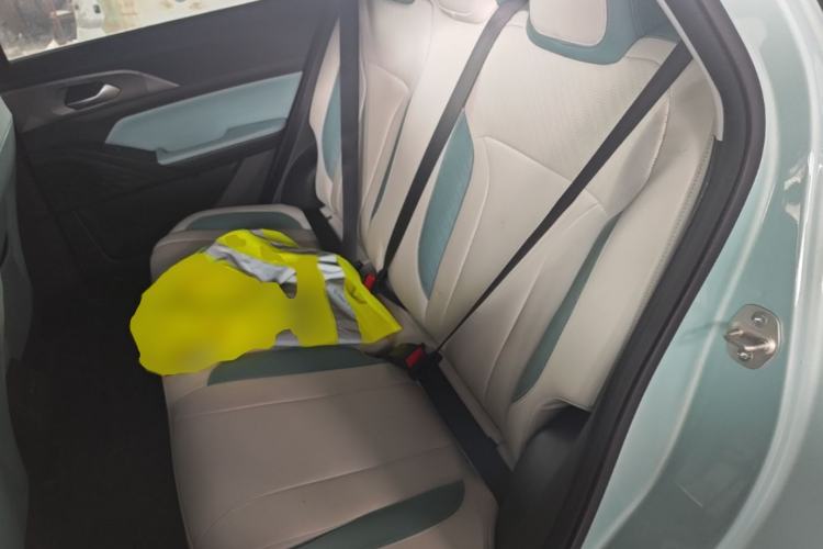 Used Geometry E Firefly 2024 401 km Fluorescent Left Rear Seat
