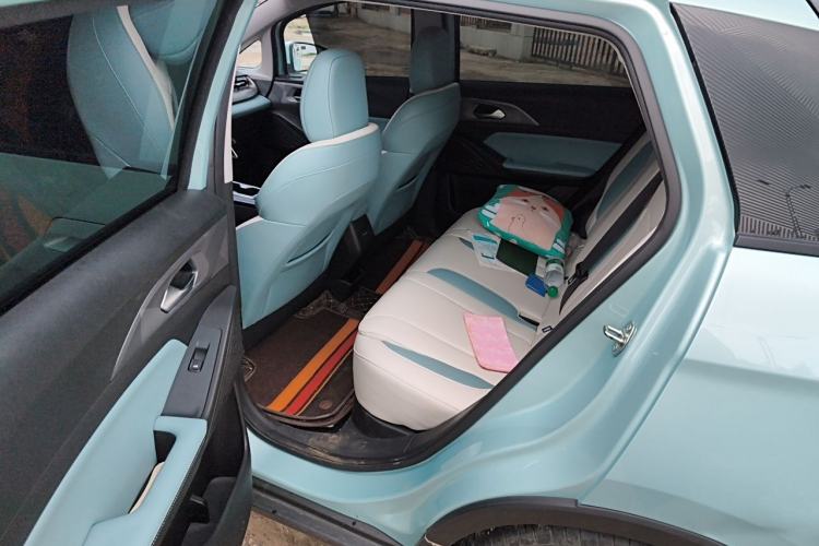 Used Geometry E Firefly 2024 401 km Fluorescent Left Rear Seat