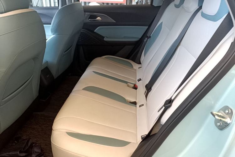 Used Geometry E Firefly 2024 401 km Fluorescent Left Rear Seat