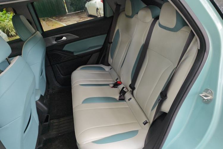 Used Geometry E Firefly 2024 401 km Fluorescent Left Rear Seat