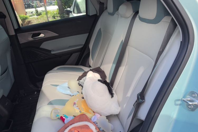 Used Geometry E Firefly 2024 301km Starlight Left Rear Seat