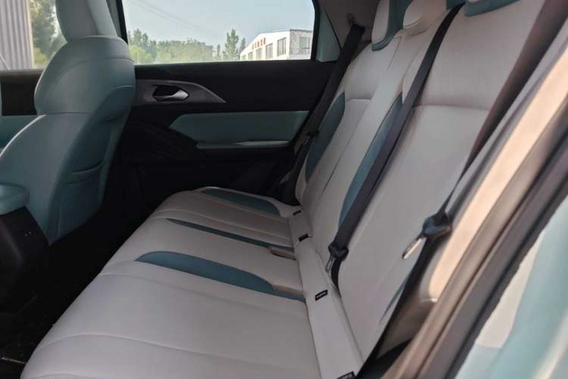 Used Geometry E Firefly 2024 301km Starlight Left Rear Seat