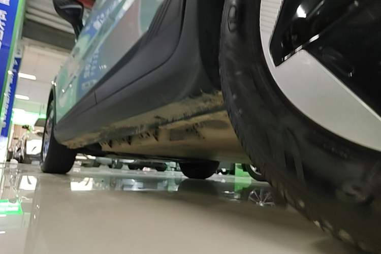Used Geometry E Firefly 2024 301km Starlight Left Side Sill
