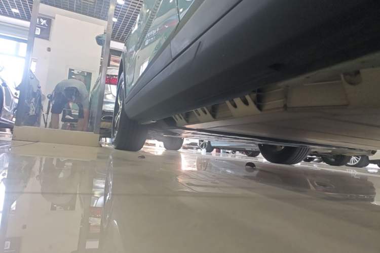 Used Geometry E Firefly 2024 401 km Fluorescent Left Side Sill