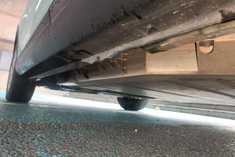 Used Geometry E Firefly 2024 301km Starlight Left Side Sill
