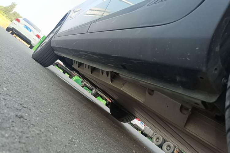 Used Geometry E Firefly 2024 301km Starlight Left Side Sill