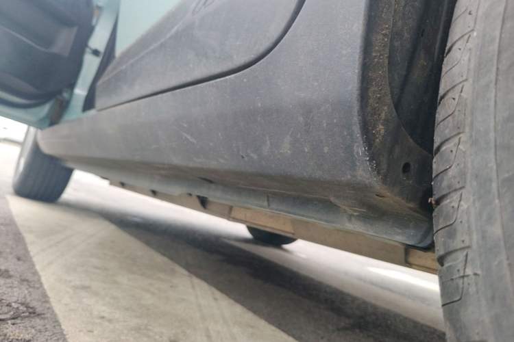 Used Geometry E Firefly 2024 301km Starlight Left Side Sill