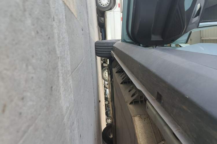 Used Geometry E Firefly 2024 301km Starlight Left Side Sill