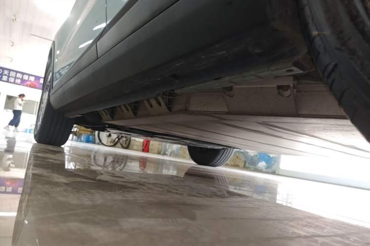 Used Geometry E Firefly 2024 301km Starlight Left Side Sill