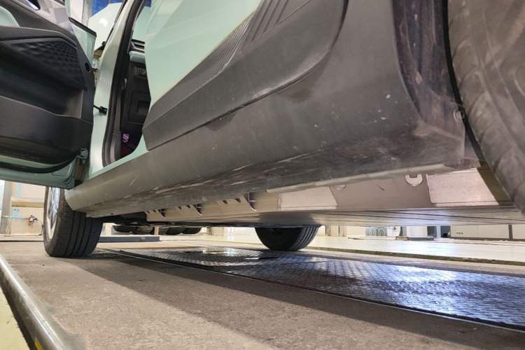 Used Geometry E Firefly 2024 301km Starlight Left Side Sill