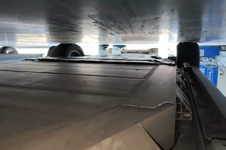 Used Geometry E Firefly 2024 401 km Fluorescent Left Side Sill