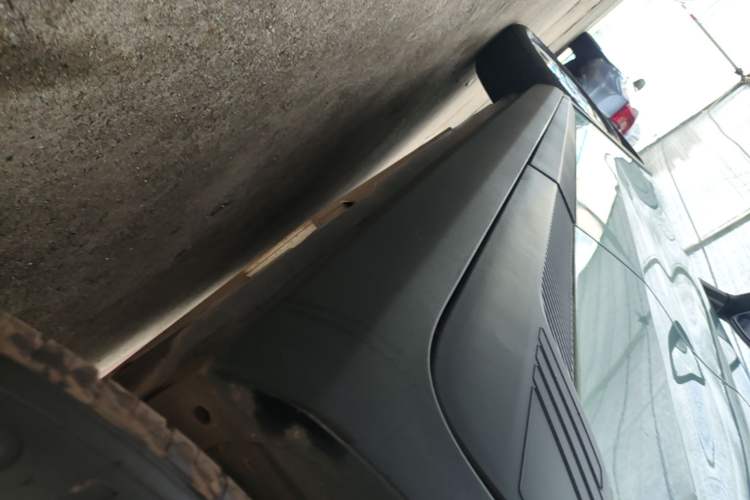Used Geometry E Firefly 2024 301km Flowing Light Left Side Sill