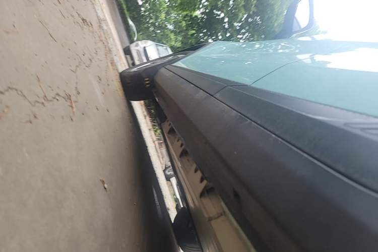 Used Geometry E Firefly 2024 301km Starlight Left Side Sill