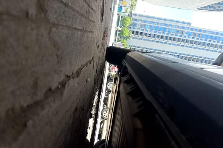 Used Geometry E Firefly 2024 401 km Fluorescent Left Side Sill