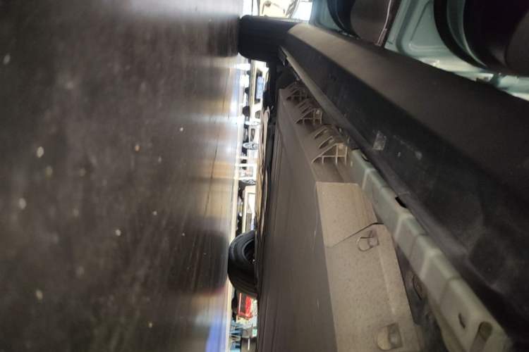 Used Geometry E Firefly 2024 301km Starlight Left Side Sill