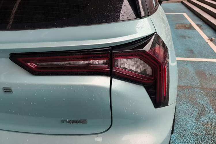 Used Geometry E Firefly 2024 301km Starlight Right Rear Taillight