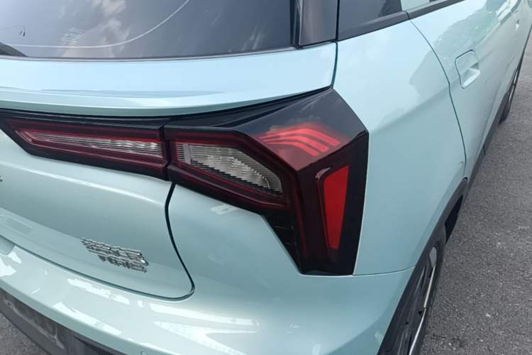 Used Geometry E Firefly 2024 301km Starlight Right Rear Taillight