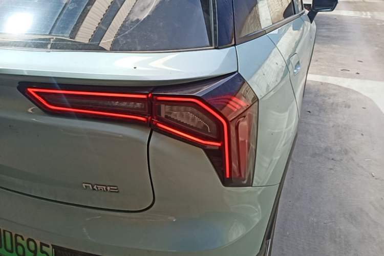 Used Geometry E Firefly 2024 301km Flowing Light Right Rear Taillight
