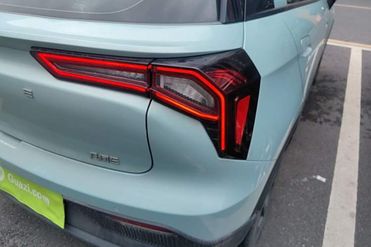 Used Geometry E Firefly 2024 401km Starlight Right Rear Taillight