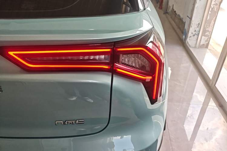 Used Geometry E Firefly 2024 301km Starlight Right Rear Taillight