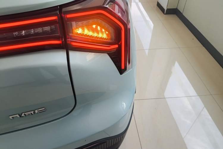 Used Geometry E Firefly 2024 301km Starlight Right Rear Taillight