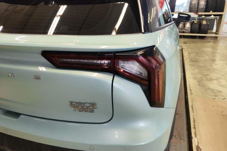 Used Geometry E Firefly 2024 301km Starlight Right Rear Taillight