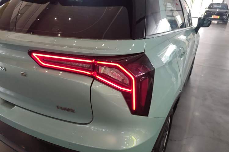 Used Geometry E Firefly 2024 301km Starlight Right Rear Taillight