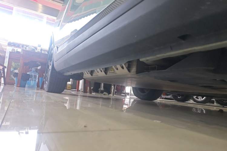 Used Geometry E Firefly 2024 401 km Fluorescent Right Side Sill