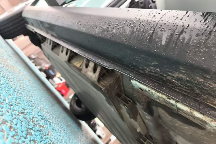 Used Geometry E Firefly 2024 301km Starlight Right Side Sill