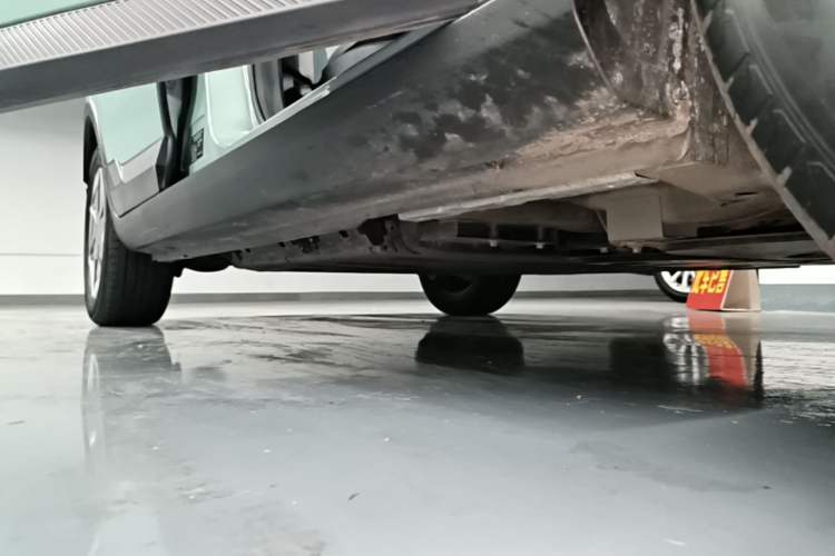 Used Geometry E Firefly 2024 401km Starlight Right Side Sill